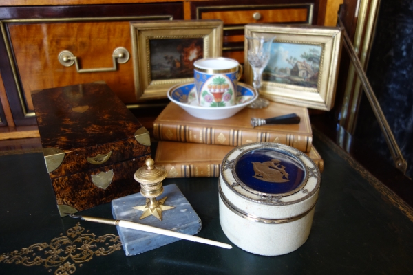 Russie - Saint Petersbourg - Boîte à bijoux en galuchat, vermeil et fixé sous verre 12cm