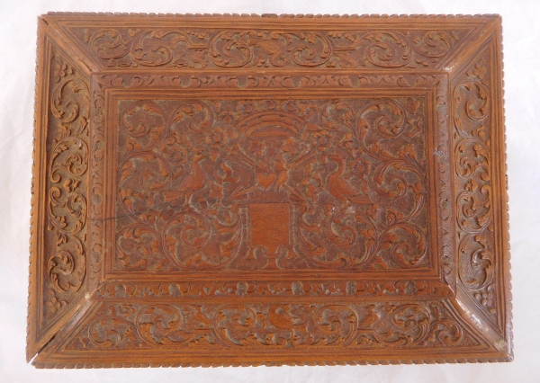 Rare late 17th century sculpted box made of Bagard wood, Louis XIV period