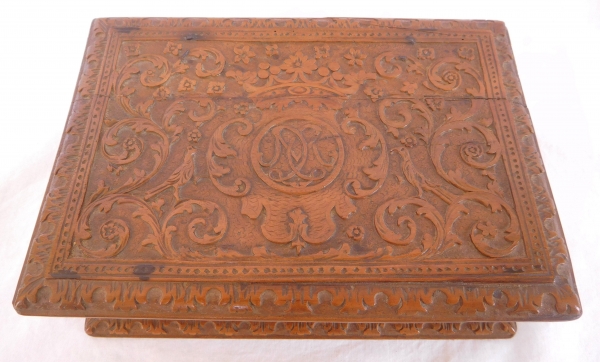 Rare late 17th century sculpted box made of Bagard wood, Louis XIV period