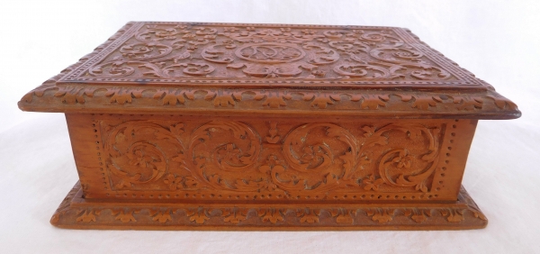 Rare late 17th century sculpted box made of Bagard wood, Louis XIV period