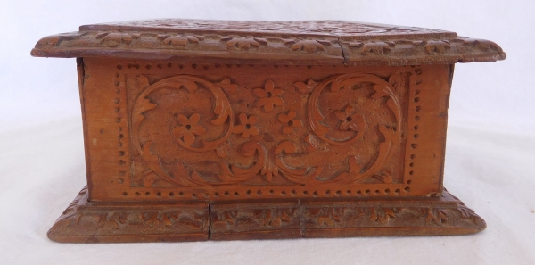 Rare late 17th century sculpted box made of Bagard wood, Louis XIV period