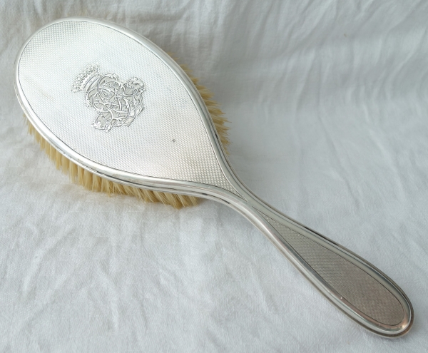 Brosse en argent guilloché, couronne de comte, monogramme LB, poinçon Minerve