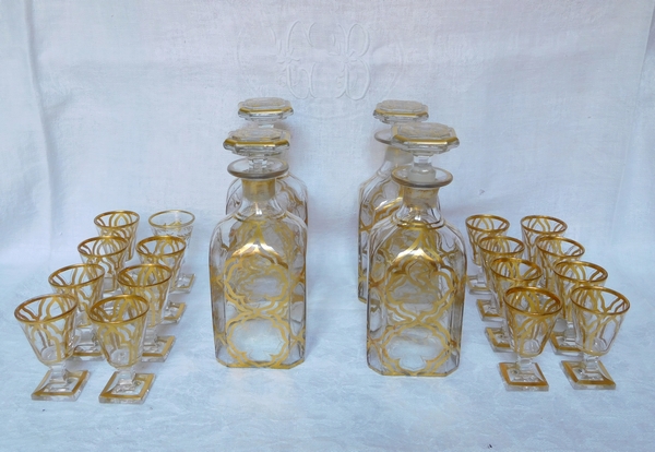 Cave à liqueur Napoléon III en marqueterie Boulle, 4 carafes & 16 verres en cristal doré orientaliste