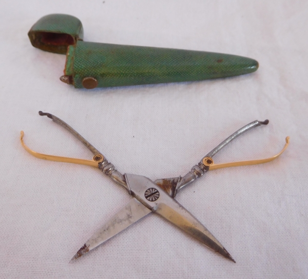 Steel and gold sewing scissors, shagreen sheath, late 18th century