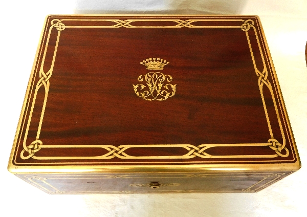 Aucoc : mahogany jewelry box, crown of count inlaid