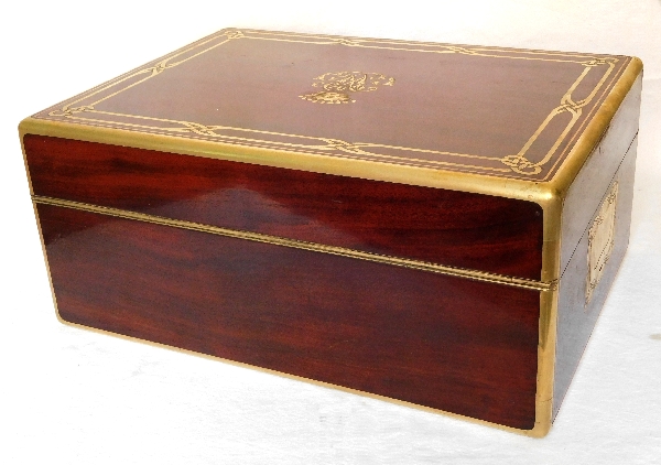 Aucoc : mahogany jewelry box, crown of count inlaid