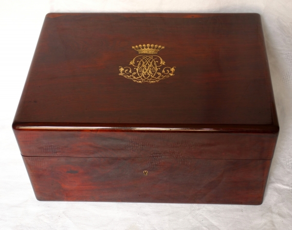 Large amaranth jewelry box, crown of Count inlaid, 19th century - signed Peret