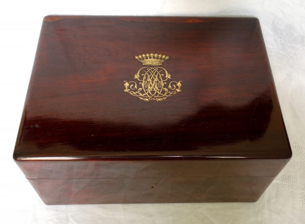 Large amaranth jewelry box, crown of Count inlaid, 19th century - signed Peret