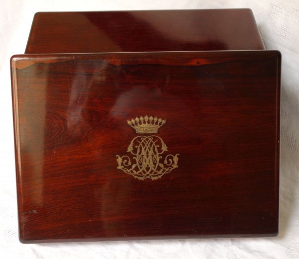 Large amaranth jewelry box, crown of Count inlaid, 19th century - signed Peret