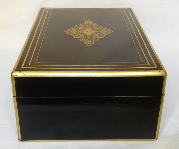 Grand coffret, boîte, cassette à bijoux à couronne de Comte, marqueterie Boulle sur bois noirci