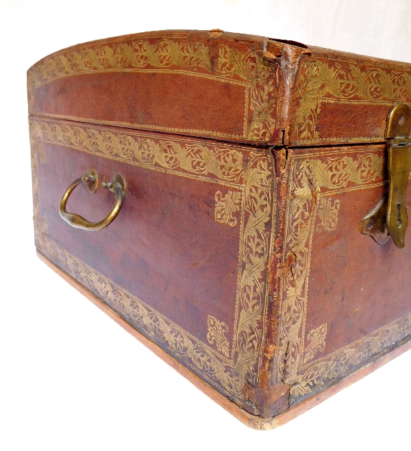 Royal origins : leather travelling box - Louis XV daugthers' coat of arms