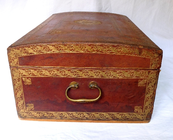 Royal origins : leather travelling box - Louis XV daugthers' coat of arms