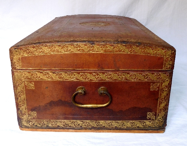 Royal origins : leather travelling box - Louis XV daugthers' coat of arms