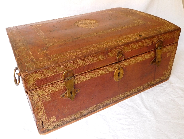 Royal origins : leather travelling box - Louis XV daugthers' coat of arms