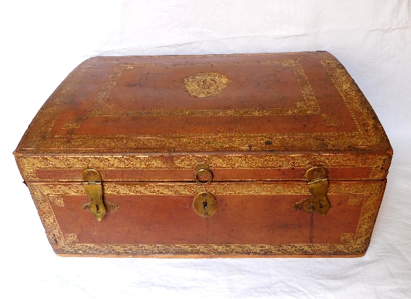 Royal origins : leather travelling box - Louis XV daugthers' coat of arms