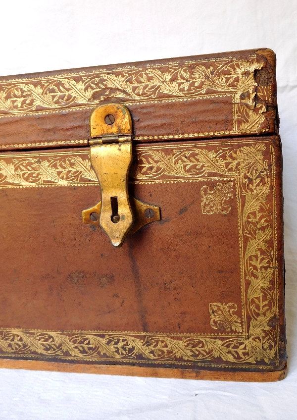 Royal origins : leather travelling box - Louis XV daugthers' coat of arms