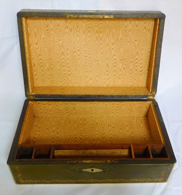 Large jewelry box covered with green leather enhanced with gold decoration, crown of Marquis