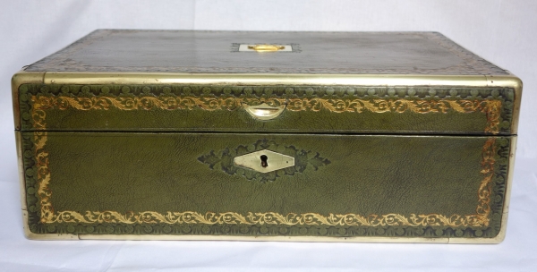 Large jewelry box covered with green leather enhanced with gold decoration, crown of Marquis