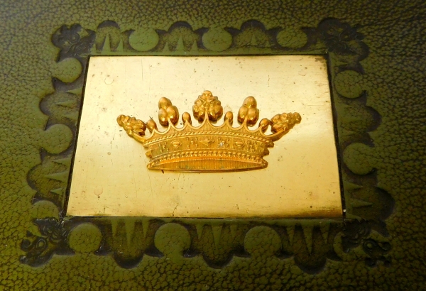 Large jewelry box covered with green leather enhanced with gold decoration, crown of Marquis