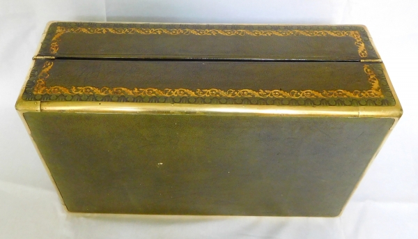 Large jewelry box covered with green leather enhanced with gold decoration, crown of Marquis