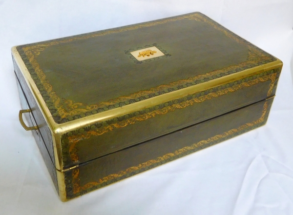Large jewelry box covered with green leather enhanced with gold decoration, crown of Marquis