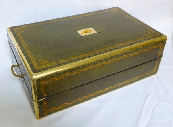 Grand coffret à couronne de Marquis gainé de cuir doré aux petits fers, époque Restauration