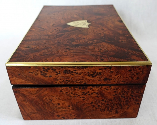 Coffret d'époque Empire en loupe et laiton monogramme JE ou EJ