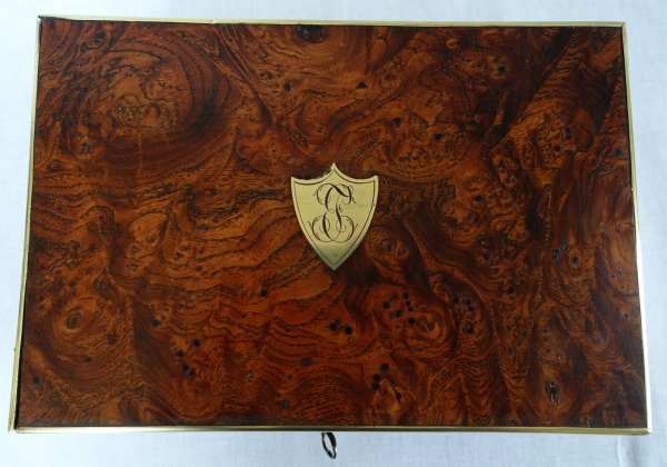 Coffret d'époque Empire en loupe et laiton monogramme JE ou EJ
