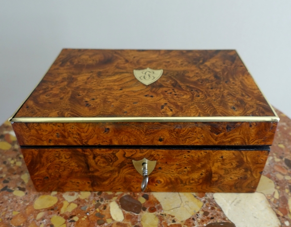 Coffret d'époque Empire en loupe et laiton monogramme JE ou EJ