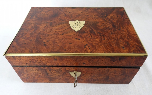 Coffret d'époque Empire en loupe et laiton monogramme JE ou EJ