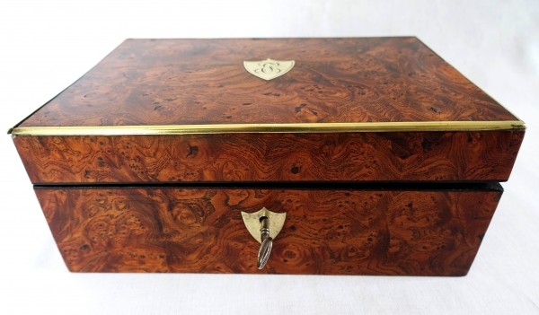 Coffret d'époque Empire en loupe et laiton monogramme JE ou EJ