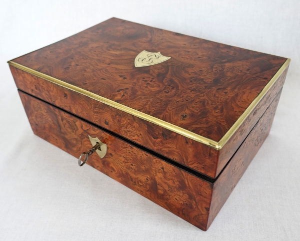 Coffret d'époque Empire en loupe et laiton monogramme JE ou EJ