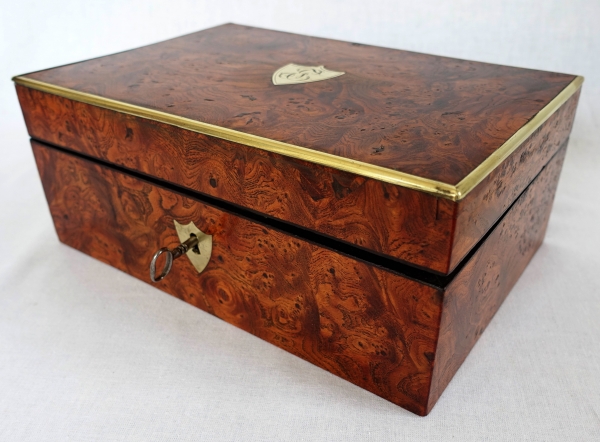 Coffret d'époque Empire en loupe et laiton monogramme JE ou EJ