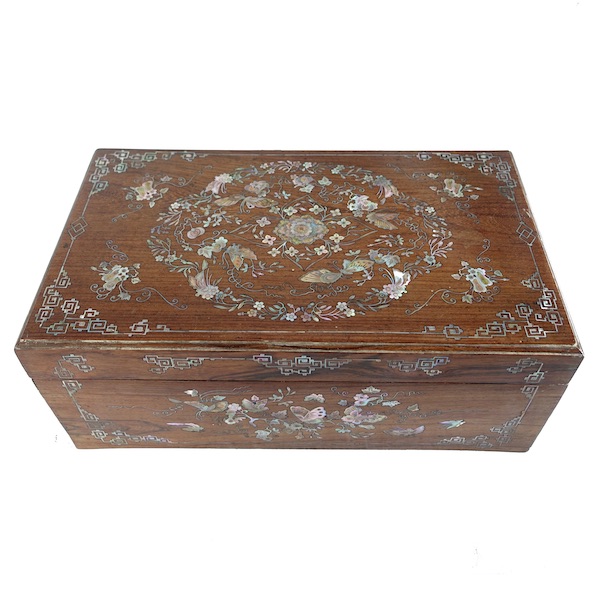 Indo-Chinese rosewood box, mother of pearl marquetry - late 19th century