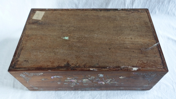 Indo-Chinese rosewood box, mother of pearl marquetry - late 19th century