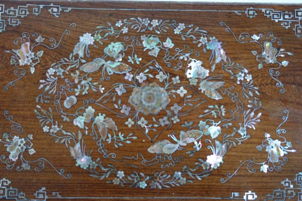Indo-Chinese rosewood box, mother of pearl marquetry - late 19th century