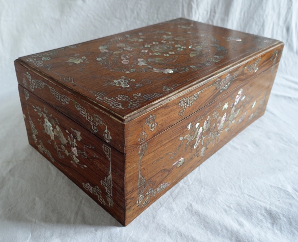 Indo-Chinese rosewood box, mother of pearl marquetry - late 19th century