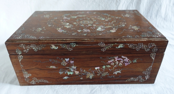 Indo-Chinese rosewood box, mother of pearl marquetry - late 19th century