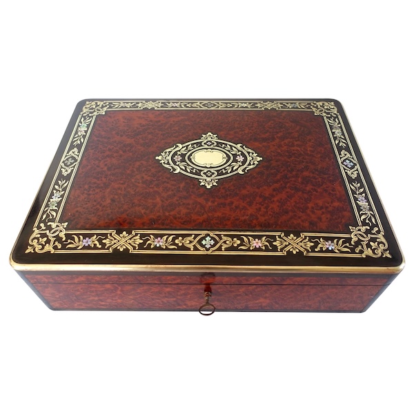 Coffret à jeux à boîte à musique en marqueterie avec ses jetons, époque Napoléon III