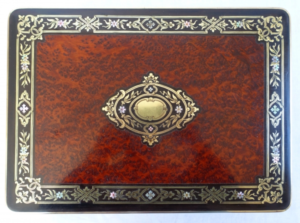 Coffret à jeux à boîte à musique en marqueterie avec ses jetons, époque Napoléon III