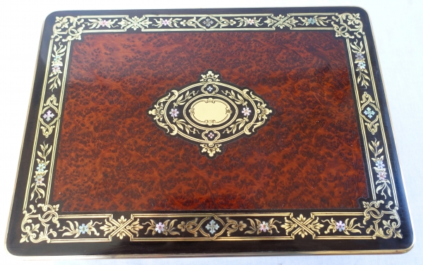 Coffret à jeux à boîte à musique en marqueterie avec ses jetons, époque Napoléon III