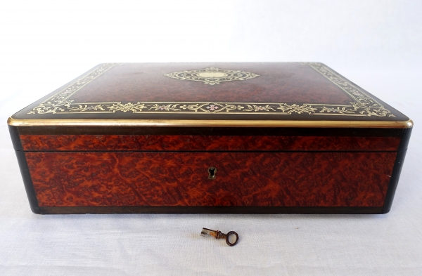 Coffret à jeux à boîte à musique en marqueterie avec ses jetons, époque Napoléon III