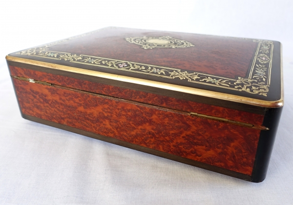 Coffret à jeux à boîte à musique en marqueterie avec ses jetons, époque Napoléon III