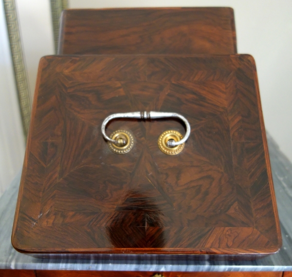 Coffret de voyage d'époque Louis XV en marqueterie de bois de violette - Croix de Malte