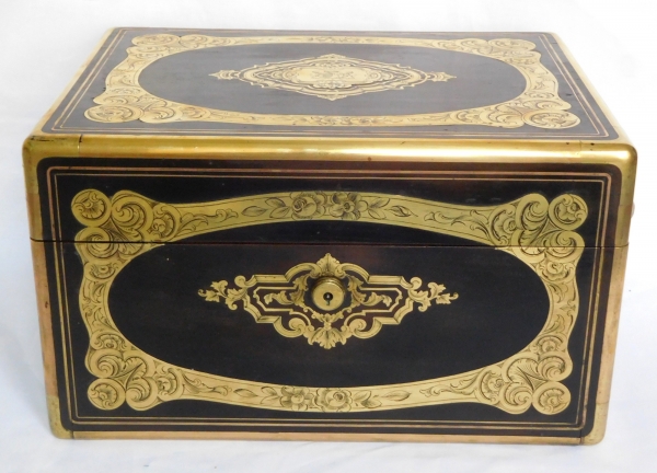 Sormani : coffret nécessaire de voyage aux armoiries du Comte de Fenoyl, vers 1856 - 28 pièces