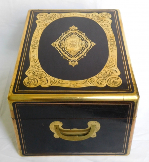 Sormani : coffret nécessaire de voyage aux armoiries du Comte de Fenoyl, vers 1856 - 28 pièces