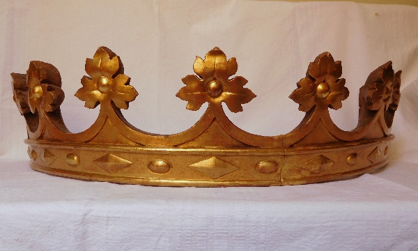 Couronne ducale de baldaquin ou de dais en bois doré d'époque XIXe siècle