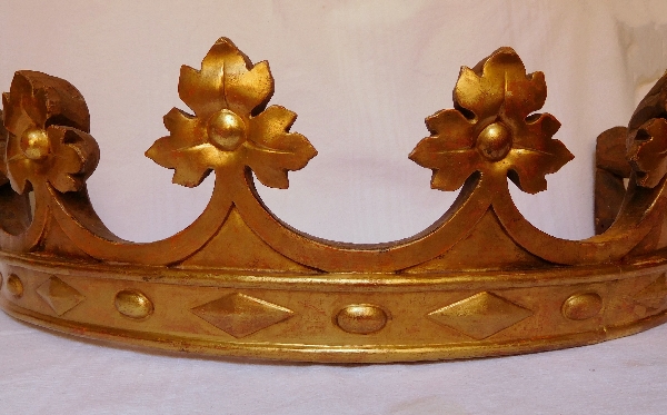 Gilt wood ducal crown shaped canopy holder, 19th century