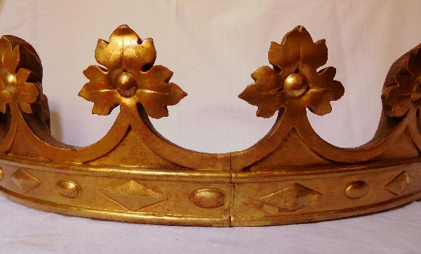 Couronne ducale de baldaquin ou de dais en bois doré d'époque XIXe siècle