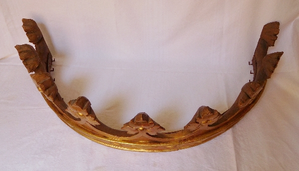 Gilt wood ducal crown shaped canopy holder, 19th century